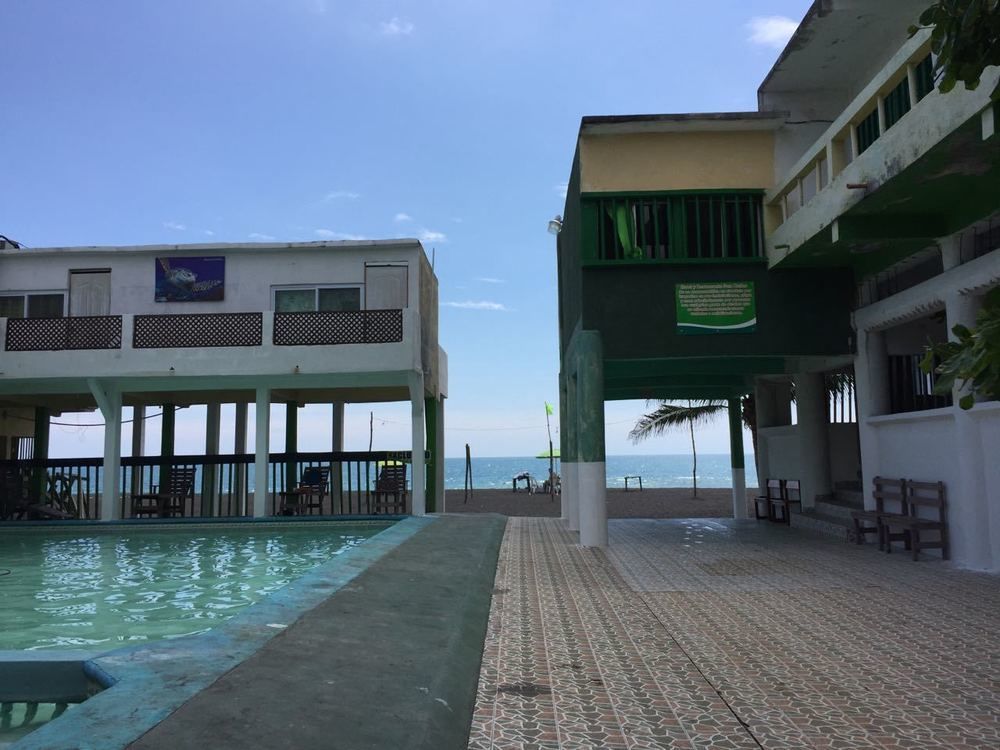 Tortugas Place Hotel Y Bungalos Монтеррико Экстерьер фото